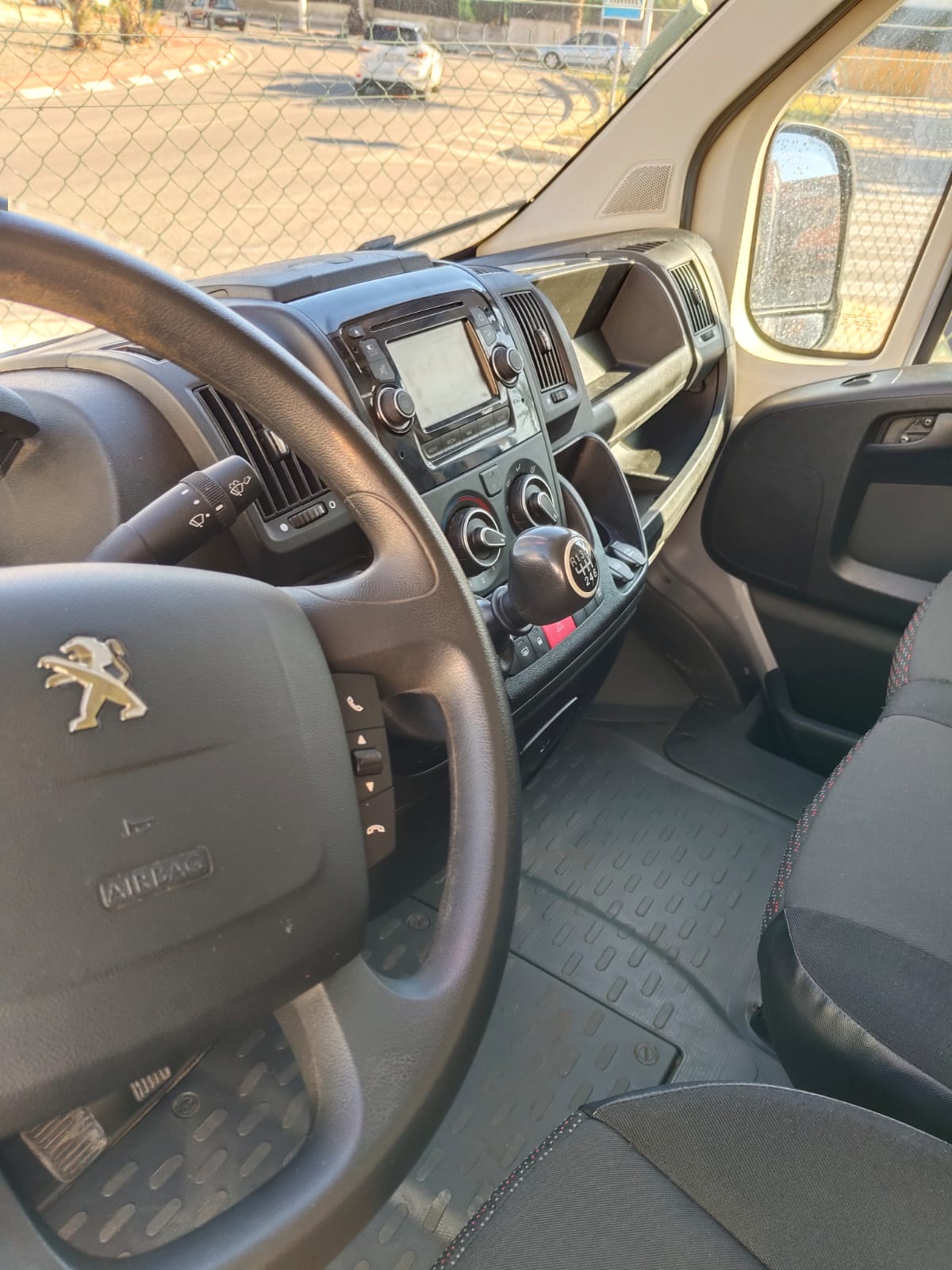 PEUGEOT 12
