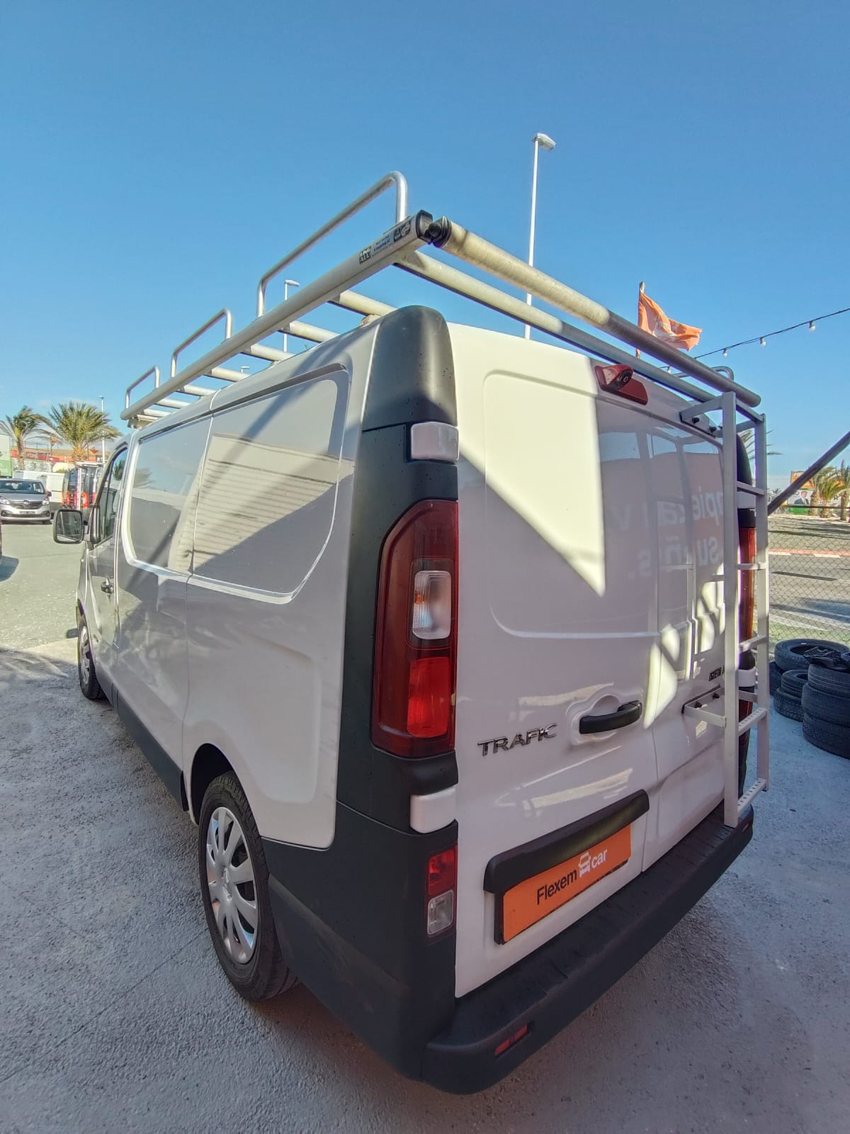 RENAULT TRAFIC